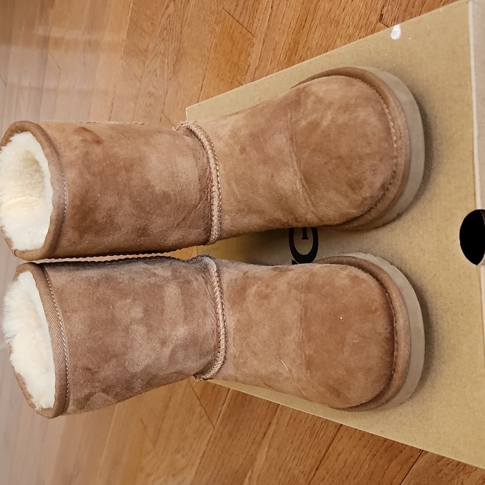 UGG K Classic 5251 Chestnut Size 3 Kids